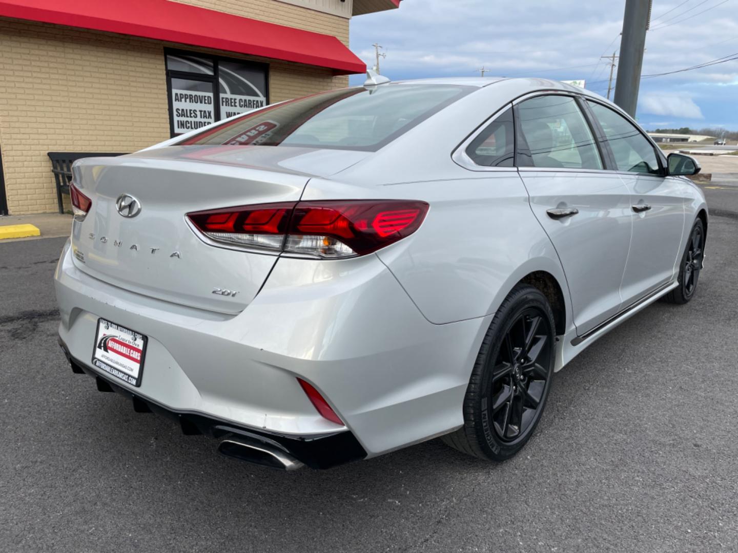 2018 Silver Hyundai Sonata (5NPE34AB4JH) with an 4-Cyl, 2.0 Turbo engine, Auto, 8-Spd Shiftronic transmission, located at 8008 Warden Rd, Sherwood, AR, 72120, (501) 801-6100, 34.830078, -92.186684 - Photo#7